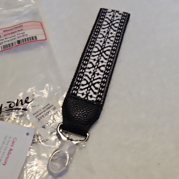 Thirty-One Black and White Lace Key Holder - Picture 4 of 7